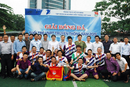 Đội bóng đá Vinaphone vô địch Giải bóng đá truyền thống VNPT 2015